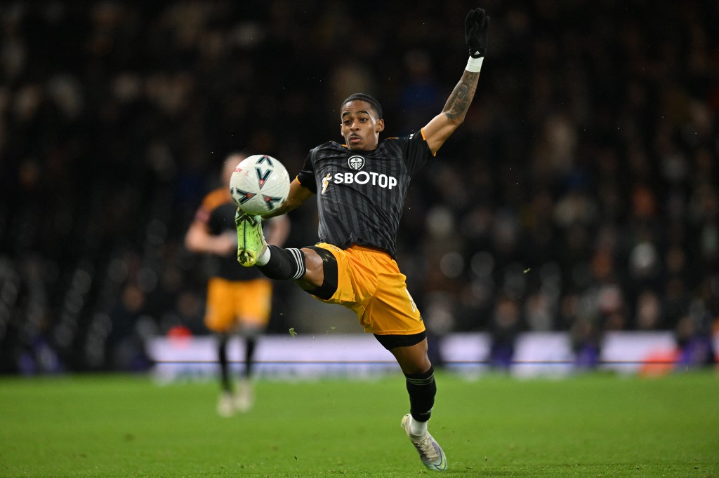 Pemain 22 tahun itu merupakan pencetak gol terbanyak peringkat ketiga untuk Leeds pada musim lalu, dengan 19 gol.