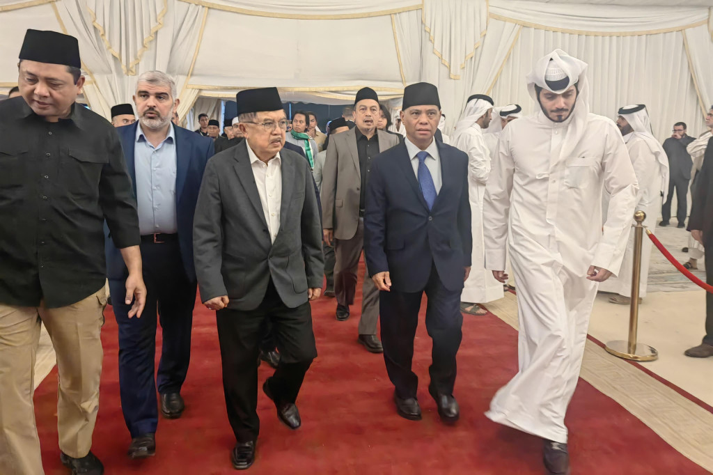 Wakil Presiden RI ke 10 dan 12, Jusuf Kalla atau JK mengikuti malam takziyah atas meninggalnya ke rahmatullah tokoh pimpinan Hamas, Ismail Haniyeh. Takziyah tersebut dilakukan usai menghadiri pemakaman di kawasan Jelailah Street, Duhail Doha.