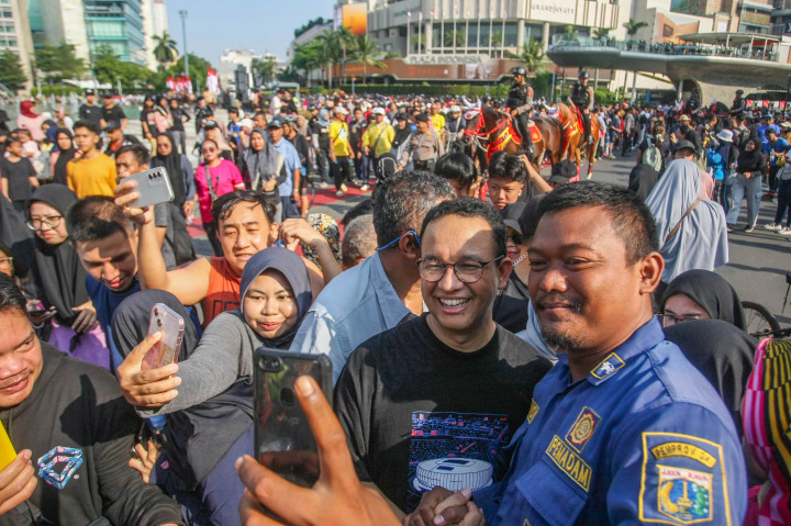 Anies juga diteriaki DKI 1 oleh warga sebagai bentuk dukungan Anies maju kembali di Pilgub Jakarta 2024. Banyak warga yang mengungkapkan kerinduannya setelah lama tak bertemu Anies yang tak lagi menjadi gubernur sejak Oktober 2022 lalu.