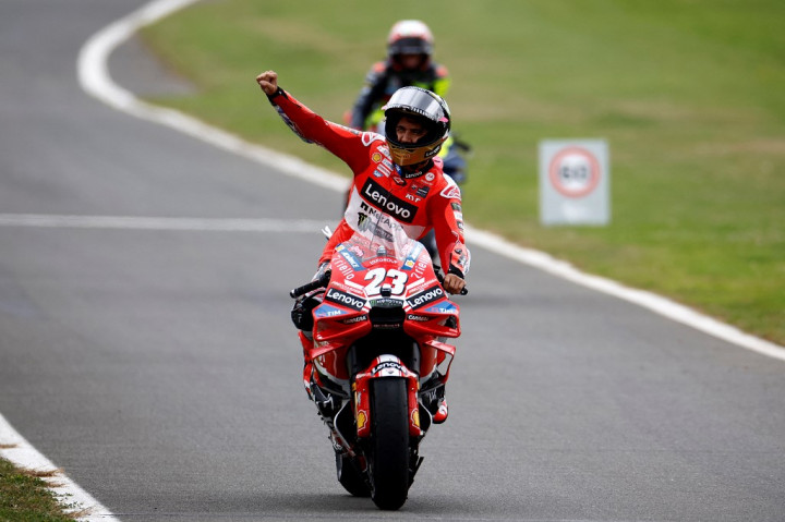 Pembalap Ducati Enea Bastianini memenangi balapan MotoGP di Sirkuit Silverston, Inggris, Minggu, 4 Agustus 2024 setelah ia mengalahkan Jorge Martin dan rekan setimnya Francesco Bagnaia.