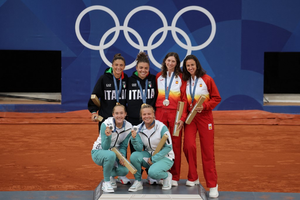 Bermain dalam status netral alias tak mewakili negaranya, kedua petenis kalah tiga set dalam final dari pasangan Italia, Sara Errani/Jasmine Paolini.