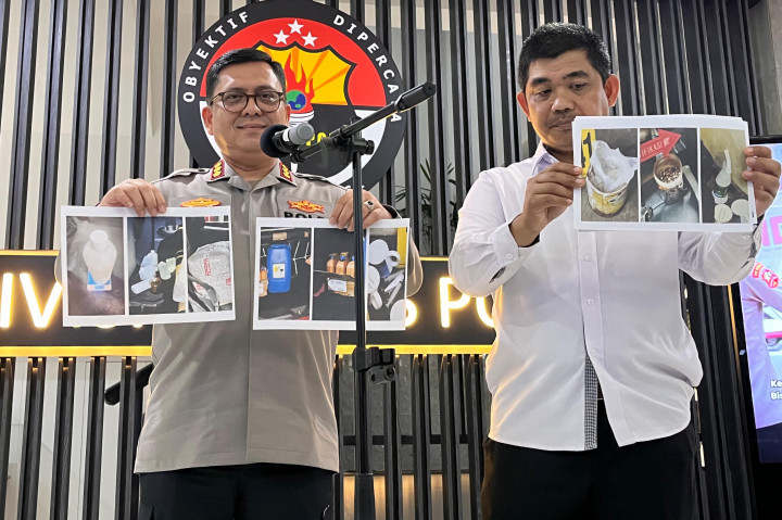 Bahkan, kata Aswin, bom yang dirakit HOK memicu ledakan di kamarnya. Akibatnya, orang tua yang kaget bertanya. HOK pun menjawab dengan alasan tengah bermain petasan.