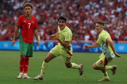 Spanyol baru bisa membalas pada paruh kedua laga lewat Fermin Lopez pada menit ke-65.