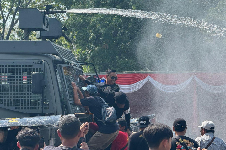 Polresta Sidoarjo menggelar simulasi sistem pengamanan kota (Sispamkota) menjelang pelaksanaan Pilkada 2024, Selasa, 6 Agustus 2024.