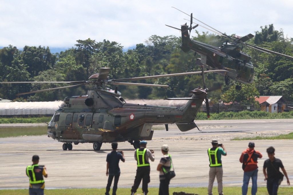 Tim gabungan TNI-POLRI terdiri dari Satgas Nanggala dan satgas Ops Damai Cartenz-2024 berhasil mengevakuasi jenasah Pilot Mr. Glen Malcolm Conning ke kota Timika. Sementara enam tenaga kesehatan satu bayi dan anak belum dievakuasi ke Timika.