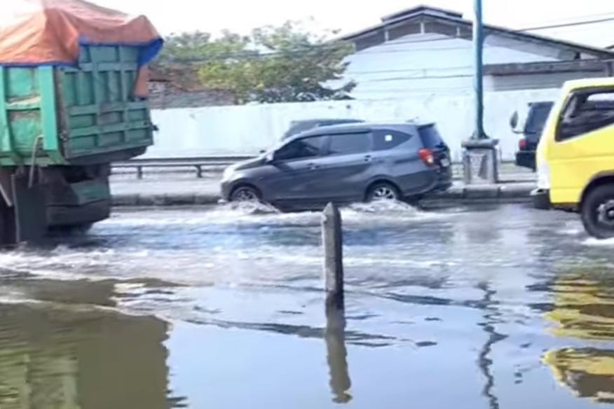 Pemantauan Media Indonesia Selasa, 6 Agustus 2024 banjir air laut pasang (rob) merendam sejumlah daerah di Pantura Jawa Tengah seperti Pekalongan, Semarang dan Demak dengan ketinggian bervariasi dari mulai 9,2-1,2 meter, bahkan hingga sore genangan di sejumlah kawasan masih cukup tinggi hingga mengganggu aktivitas warga terutama di kawasan pesisir.