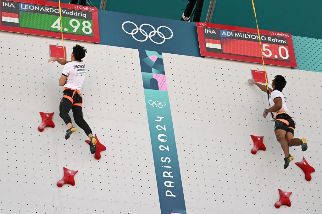 Rahmad berhasil membukukan waktu 5,07 detik, sedangkan Veddriq yang tampil di urutan kelima tampil gemilang dengan memecahkan rekor yang dibuat rekan senegaranya, yaitu 4,92 detik. Tetapi, di kesempatan kedua, Rahmad yang berasal dari Surabaya itu gagal memperbaiki catatan waktu karena dinilai melakukan foul start (FS), sehingga waktu yang dipakai untuk penyisihan unggulan adalah pada kesempatan pertama.