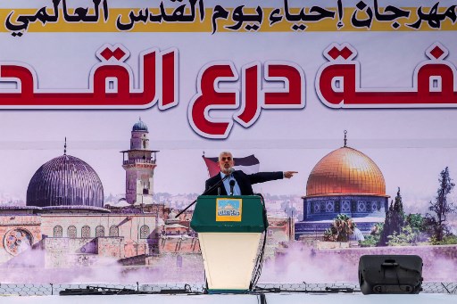Sinwar adalah anggota pendiri Hamas dan dipandang sebagai tokoh kelompok yang paling kuat. Sebagai mantan kepala badan intelijen kelompok tersebut, Sinwar menghabiskan 23 tahun di penjara Israel dan menjalani empat hukuman seumur hidup karena percobaan pembunuhan dan sabotase.