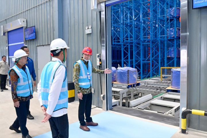 Presiden pun mengapresiasi PT Indonesia BTR New Energy Material yang mampu memproduksi bahan anoda baterai sebanyak 80 ribu ton per tahun.