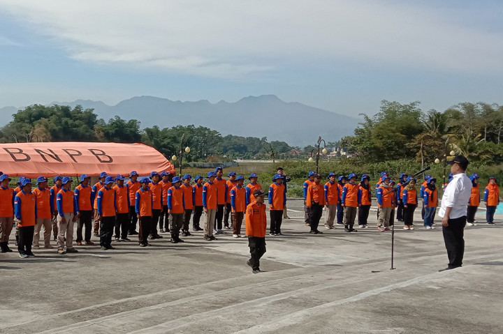 Badan Penanggulangan Bencana Daerah (BPBD) Kabupaten Garut, menggelar jambore relawan yang dilakukannya di kawasan wisata Situ Bagendit, Kecamatan Banyuresmi setelah hasil kajian Badan Nasional Penanggulangan Bencana (BNPB) Indeks Risiko Bencana (IRB) Kabupaten Garut Tahun 2023 termasuk ke dalam risiko bencana tinggi sebesar 147.39.