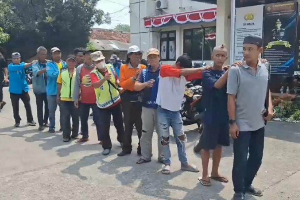 Patroli dibagi menjadi dua tim dengan sasaran wilayah operasi yang sudah dipetakan.