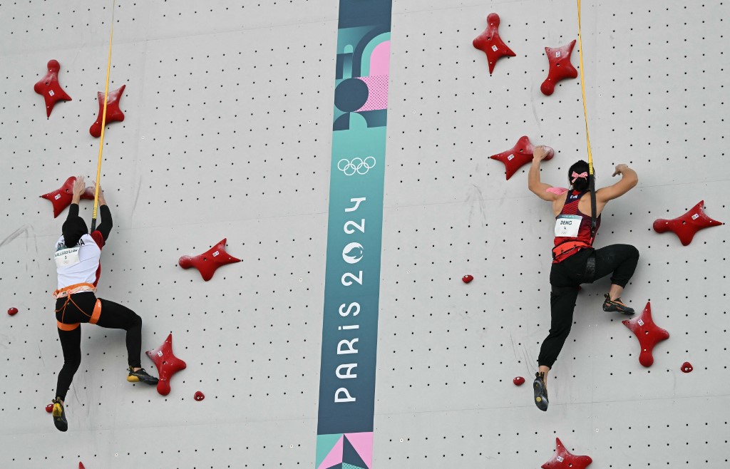 Desak Made tersingkir di babak perempat final nomor speed, setelah kalah dari wakil Tiongkok Deng Li Juan. 