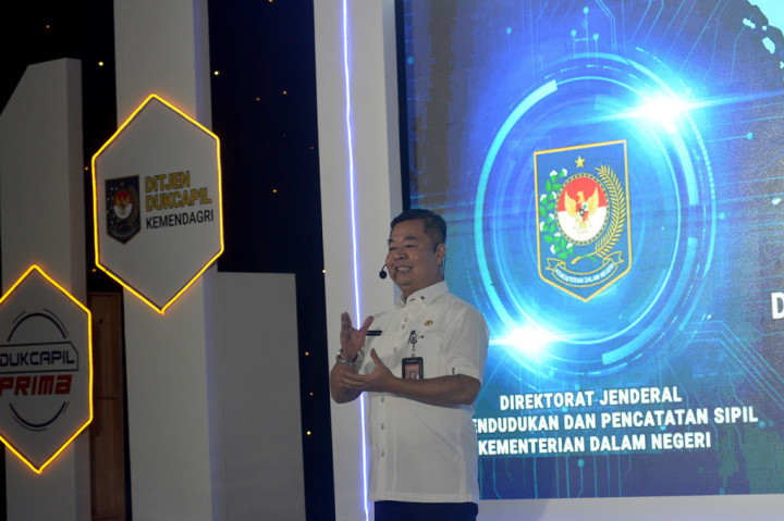Direktur Jenderal Kependudukan dan Pencatatan Sipil Kementerian Dalam Negeri Teguh Setyabudi mengungkapkan bahwa sebanyak 202.054.251 jiwa atau 97,19 persen masyarakat Indonesia telah melakukan perekaman kartu tanda penduduk elektronik.