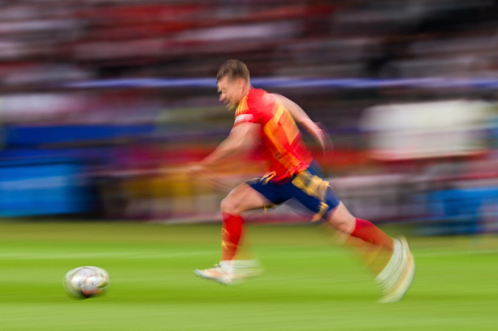 Kabar mengenai transfer Dani Olmo ini diinformasikan oleh pengamat sepak bola, Fabrizio Romano melalui akun media sosial X resminya beberapa waktu lalu.