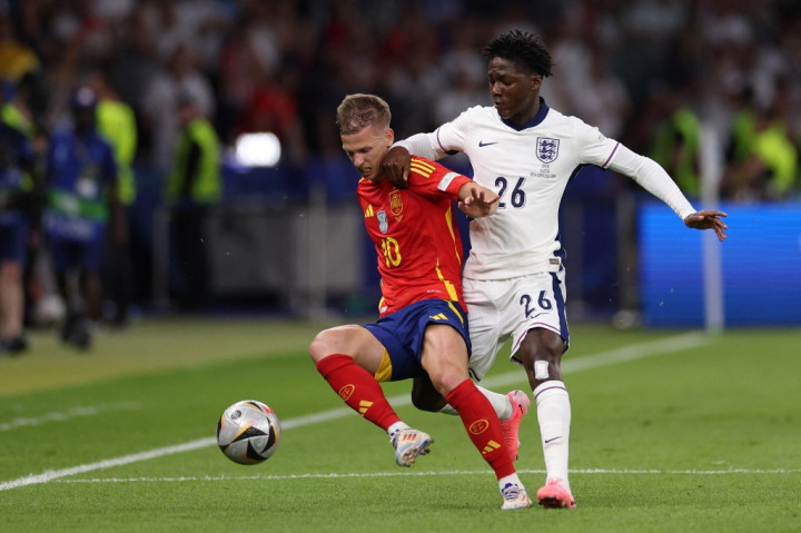 Dalam keterangannya, Fabrizio Romano menuliskan Dani Olmo resmi berseragam Barcelona. Bahkan pemain kelahiran 1998 itu setuju dengan kontrak yang diberikan Barcelona kepadanya.