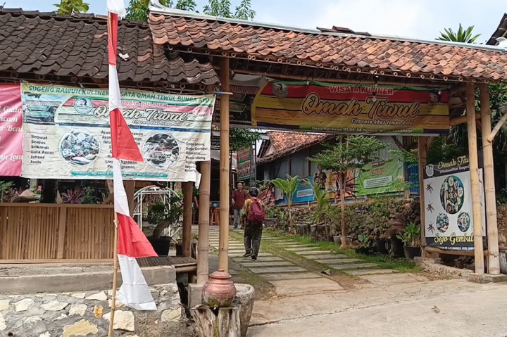 Bagi pecinta menu makanan tradisional Jawa, Tiwul Gembul salah satu makanan khas Sukoharjo bisa menjadi pilihan. Tiwul Gembul banyak diminati pecinta kuliner tradisional di Jawa Tengah.