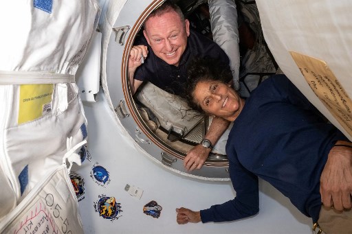 Badan Antariksa Amerika Serikat (NASA) kini sedang bekerja pada rencana kontingensi untuk menjaga para astronaut AS yang terjebak, Barry 'Butch' Gilmore dan Sunita 'Suni' Williams, di Stasiun Luar Angkasa Internasional (ISS) selama enam bulan lagi hingga Februari 2025.