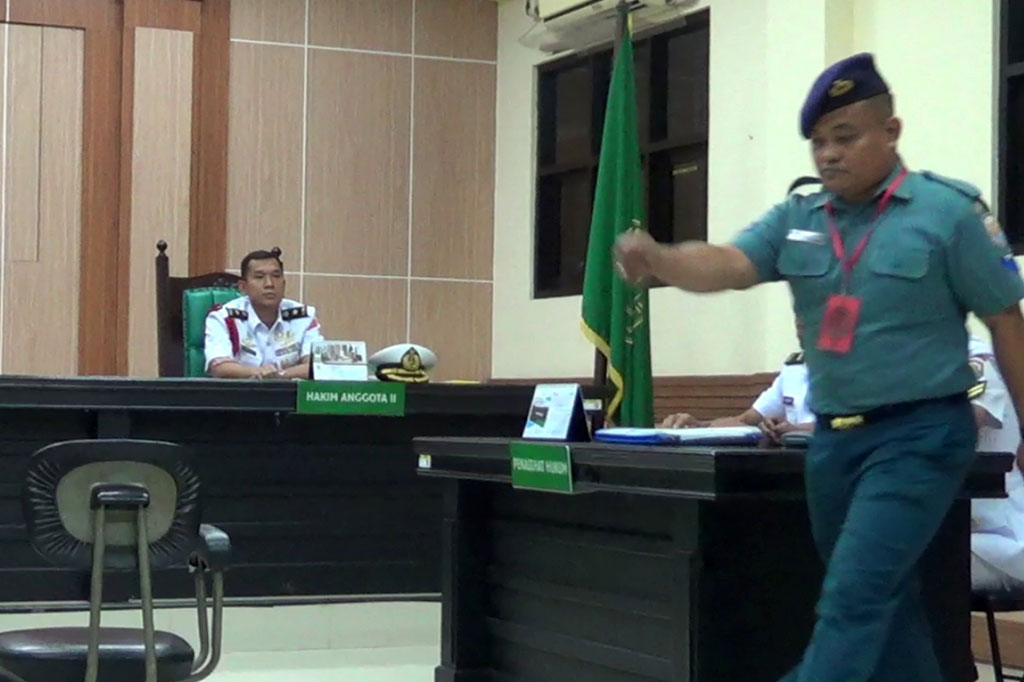 Mantan istri terdakwa, Djauharatul Insijah sangat kecewa dengan putusan majelis hakim itu. Djauharatul mengaku heran, padahal terdakwa sudah jelas terbukti memakai surat izin cerai palsu.