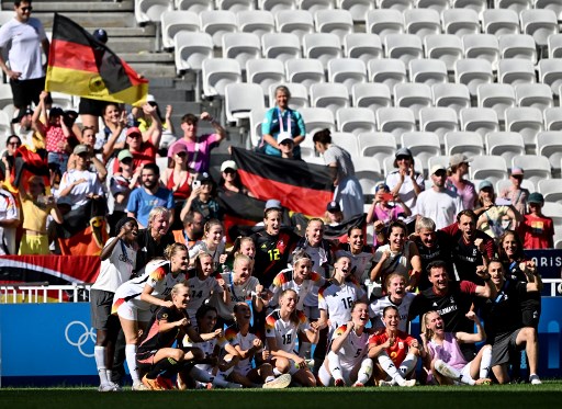 Jerman berhasil meraih medali perunggu sepak bola putri Olimpiade 2024 setelah menang tipis Spanyol 1-0 dalam laga perebutan ketiga di Lyon pada Jumat, 9 Agustus 2024 malam WIB.