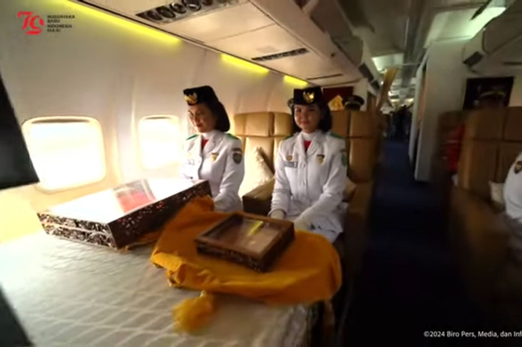 Bendera dan teks proklamasi langsung diterbangkan menggunakan pesawat TNI Angkatan Udara (TNI) menuju Bandara Internasional Sultan Aji Muhammad Sulaiman Sepinggan. Kemudian bendera dan teks proklamasi akan dibawa ke Istana Negara di IKN.