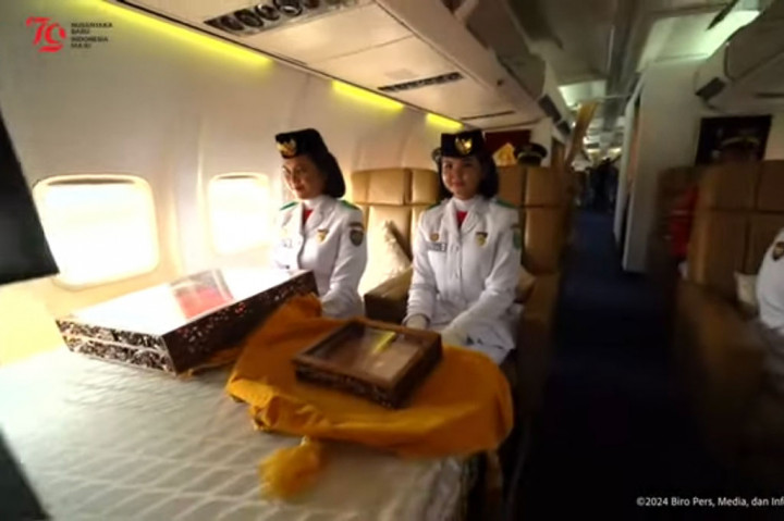 Bendera dan teks proklamasi langsung diterbangkan menggunakan pesawat TNI Angkatan Udara (TNI) menuju Bandara Internasional Sultan Aji Muhammad Sulaiman Sepinggan. Kemudian bendera dan teks proklamasi akan dibawa ke Istana Negara di IKN.