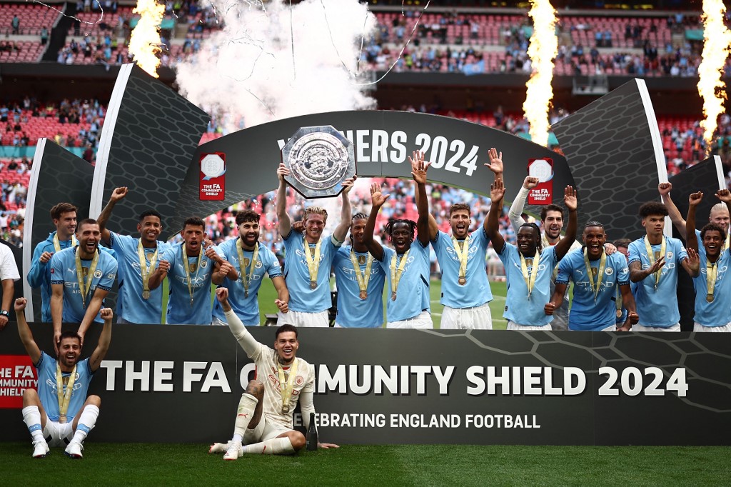 Manchester City menjuarai Community Shield 2024 setelah menaklukkan Manchester United lewat adu tendangan penalti 7-6 setelah bermain imbang 1-1 selama 90 menit di Stadion Wembley, London, Sabtu, 10 Agustus 2024 malam.