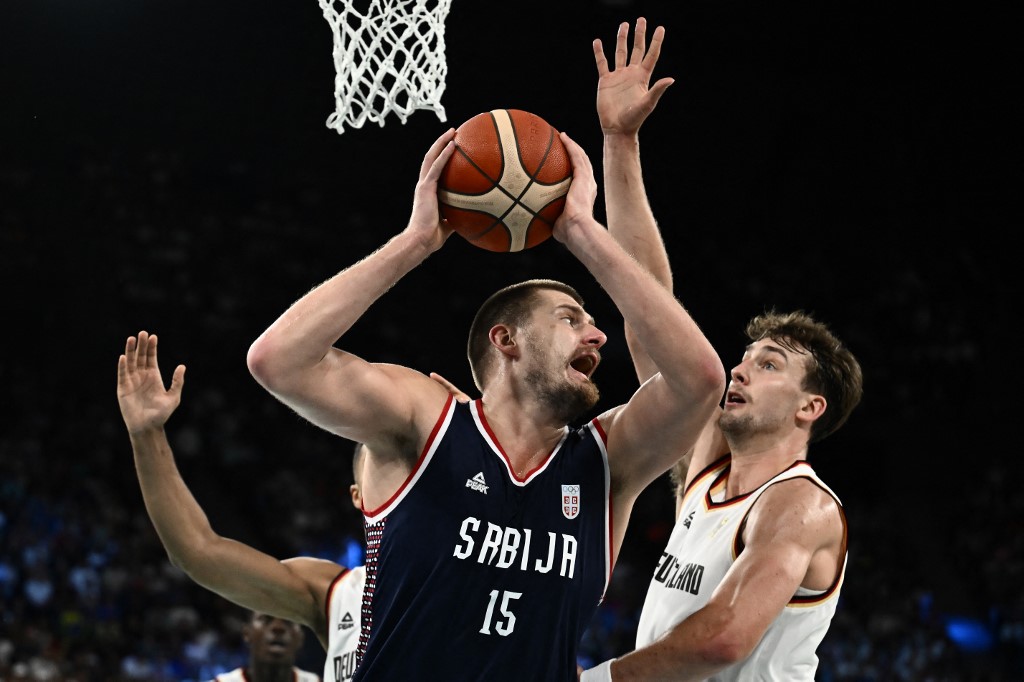 Bintang NBA Nikola Jokic mencatatkan triple-double saat Serbia mengalahkan Jerman 93-83 pada pertandingan perebutan medali perunggu bola basket putra Olimpiade Paris 2024, Sabtu, 10 Agustus 2024 malam, sekaligus membalas kekalahan Serbia dari Jerman di final Piala Dunia FIBA 2023.