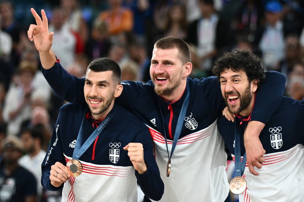 Ini adalah medali Olimpiade kedua bagi Jokic yang sebelumnya meraih perak bersama tim Serbia di Olimpiade Rio 2016. Bogdan Bogdanovic yang mencetak 16 poin juga merupakan bagian dari tim tersebut.