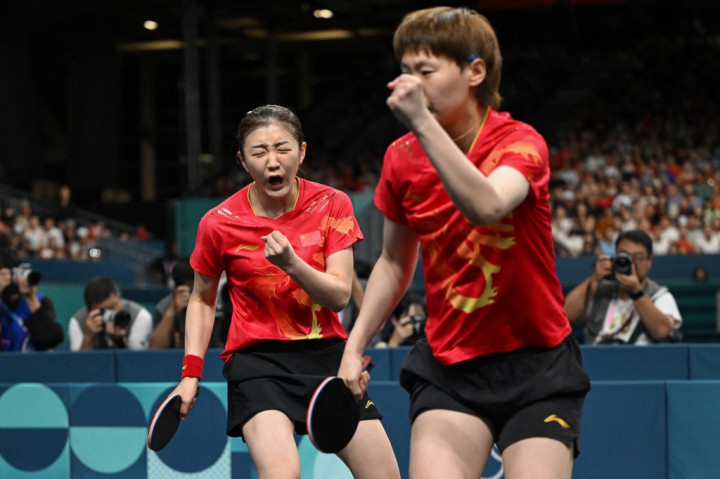 Tiongkok menyapu bersih semua medali emas tenis meja Olimpiade Paris 2024 setelah Sabtu, 10 Agustus 2024 malam tadi menjuarai tenis meja beregu putri di Paris.