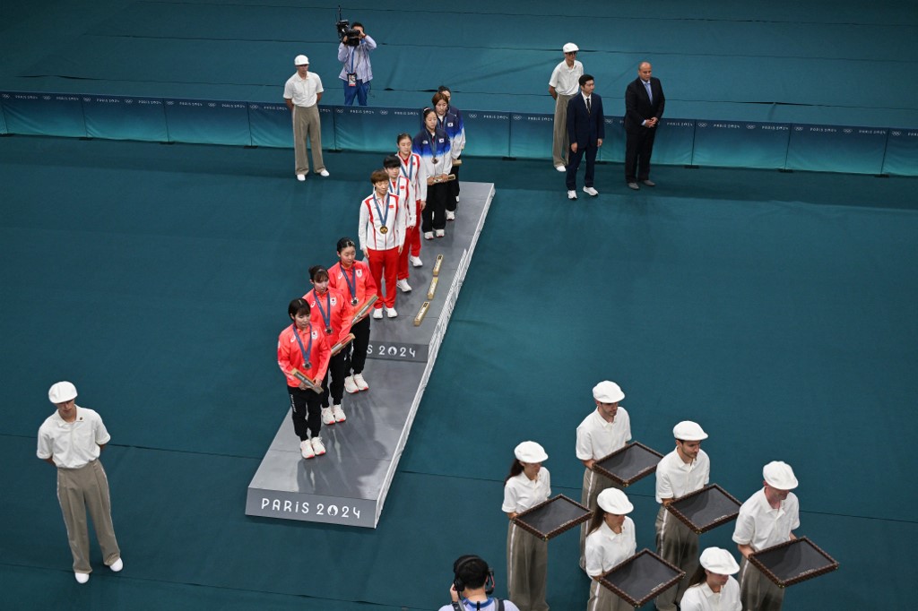 Tunggal putri Sun Yingsha membuat Tiongkok memimpin dengan dua kemenangan setelah mengalahkan Miu Hirano 3-0.