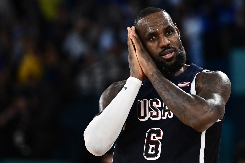 LeBron James menambahkan prestasi baru dalam kariernya setelah dinobatkan sebagai MVP bola basket Olimpiade Paris 2024 karena dinilai memainkan peran kunci dalam membantu Amerika Serikat meraih medali emas Olimpiade kelima berturut-turut dan yang ke-17 secara keseluruhan.