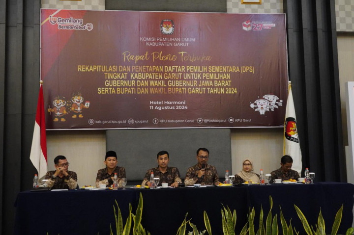 Komisioner KPU Kabupaten Garut Divisi Data dan Informasi, Yusuf Abdullah mengatakan, berdasarkan hasil rapat pleno rekapitulasi dan penetapan daftar pemilih sementara (DPS) di Garut untuk pemilihan kepala daerah (Pilkada) tahun 2024 berjumlah 2.006.012 jiwa. Namun, jumlah tersebut meningkat sekitar 6 ribu jiwa dibandingkan daftar pemilih tetap (DPT) pada Pemilu Februari lalu, tercatat 1.999.061 jiwa.