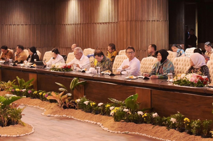 Presiden Jokowi kemudian memberikan sambutan pembuka mengenai pertama kalinya sidang paripurna diselenggarakan di Ibu Kota Nusantara (IKN).
