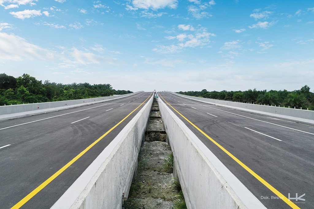 Executive Vice President (EVP) Sekretaris Perusahaan Hutama Karya Adjib Al Hakim mengatakan untuk mempercepat penyelesaian pembangunannya, Hutama Karya mengimplementasikan digital construction seperti Building Information Modelling (BIM) dengan tujuan tercapainya zero accident dan fatality. Pengerjaan jalan tol ini didominasi engineer muda Indonesia, baik dari middle management hingga top management di lapangan.