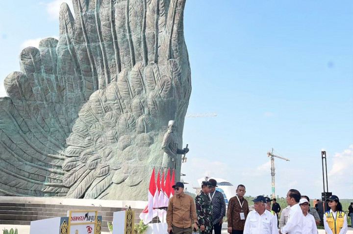 Presiden juga menekankan pentingnya memberikan penghormatan kepada para pahlawan dan pendiri bangsa, utamanya Bung Karno dan Bung Hatta. “Dan ini sekali lagi menjadi penghormatan kita semuanya kepada para pahlawan dan pejuang-pejuang bangsa,” ungkap Presiden.