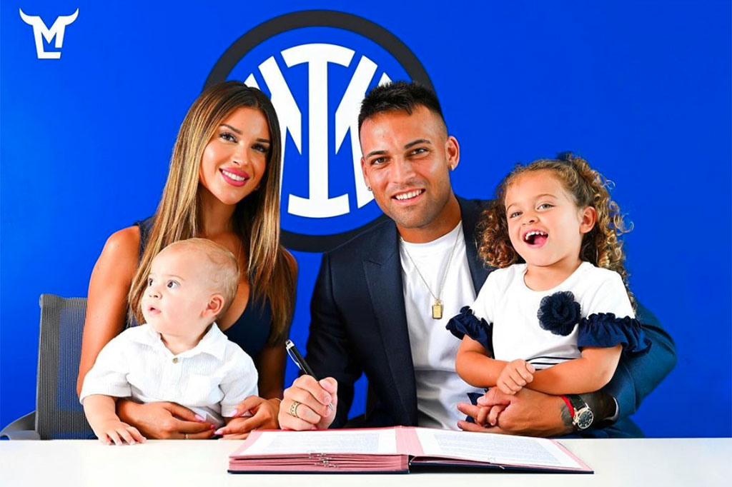  Scudetto Serie A Italia 2024, Inter Milan resmi memperpanjang kontrak penyerang sekaligus kapten mereka Lautaro Martinez selama lima tahun.  