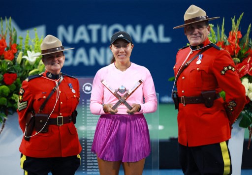 Pegula meningkatkan catatan head to head 3-0 dalam persaingan kariernya atas Anisimova, meraih kemenangan keduanya tahun ini setelah April di Charleston.