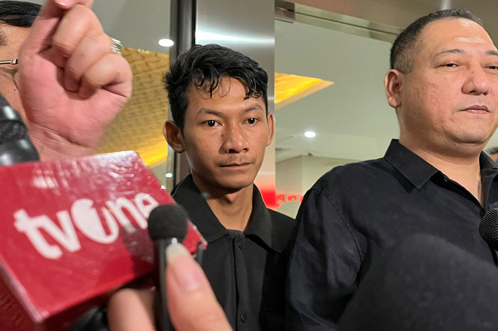 Pantauan Medcom.id, Saka datang didampingi tiga pengacara. Salah satunya, Titin Prilianti. Saka yang mengenakan kemeja dan celana hitam mengaku siap memberikan keterangan yang sebenar-benarnya perihal peristiwa yang menewaskan Vina Dewi Arsita, 16 dan Muhammad Rizky alias Eky, di Cirebon, Jawa Barat pada 2016 silam.