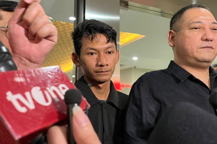 Pantauan Medcom.id, Saka datang didampingi tiga pengacara. Salah satunya, Titin Prilianti. Saka yang mengenakan kemeja dan celana hitam mengaku siap memberikan keterangan yang sebenar-benarnya perihal peristiwa yang menewaskan Vina Dewi Arsita, 16 dan Muhammad Rizky alias Eky, di Cirebon, Jawa Barat pada 2016 silam.