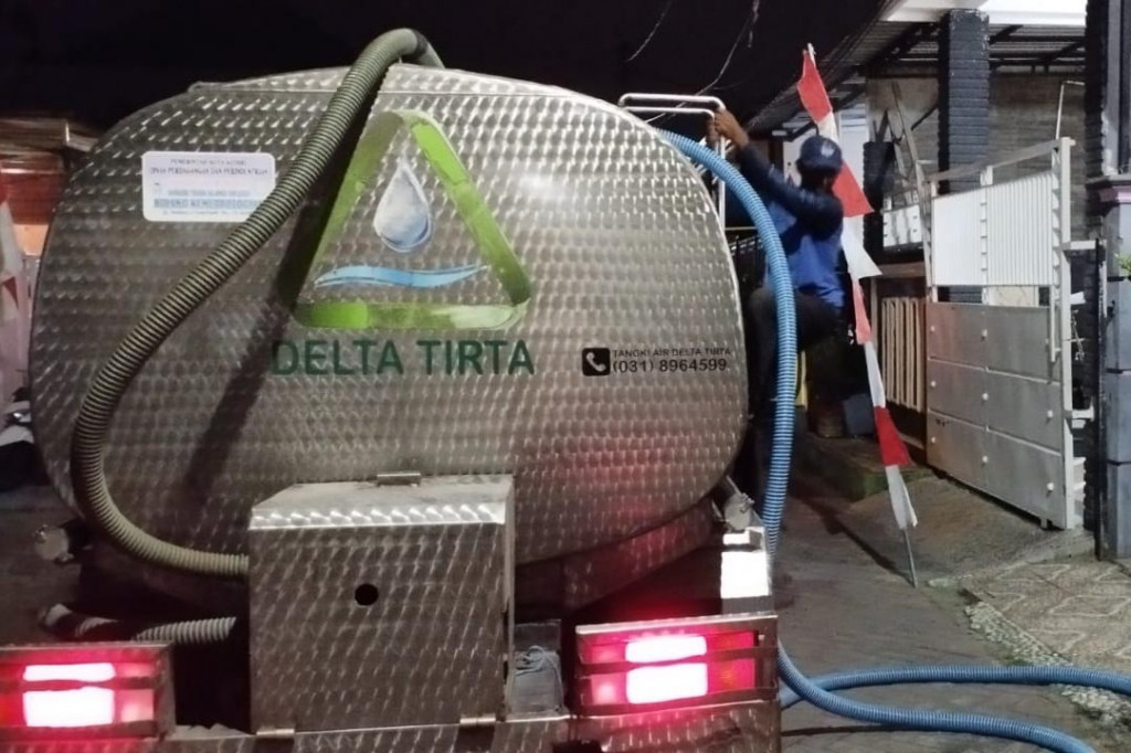 Hal itu disebabkan surutnya debit air di Sungai Pelayaran saat musim kemarau ini. Padahal sungai tersebut menjadi sumber utama bahan baku untuk Instalasi Pengolahan Air (IPA) Tawangsari. Akibatnya produksi air bersih di IPA Tawangsari yang biasanya 850 liter per detik (lps), saat ini hanya mampu mencapai 550 liter per detik. Angka itu jauh di bawah kapasitas normal.