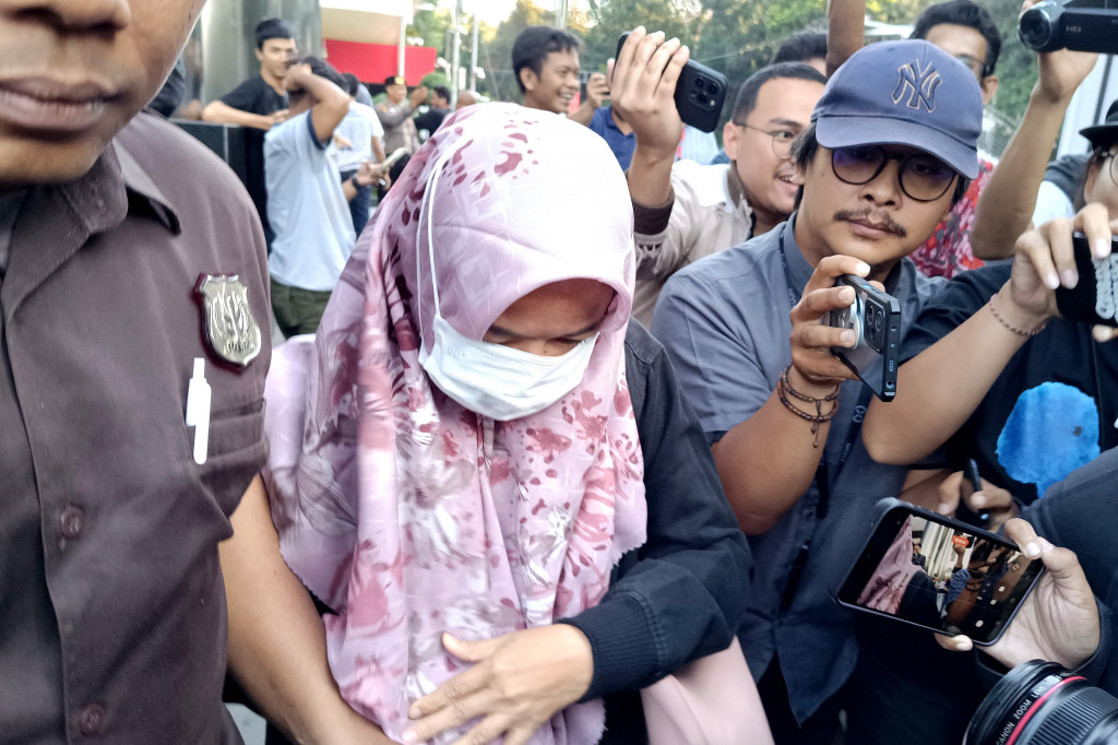 Pemeriksaan untuk mantan anggota DPR Miryam S Haryani rampung. Penyidik Komisi Pemberantasan Korupsi (KPK) tidak menahannya.