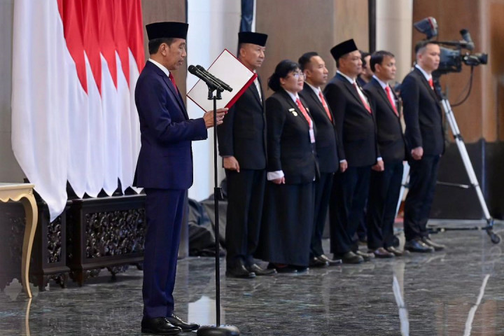 Presiden Joko Widodo mengukuhkan 76 pelajar menjadi anggota Pasukan Pengibar Bendara Pusaka (Paskibraka) Tahun 2024. Pengukuhan tersebut pertama kali digelar di Istana Negara, Ibu Kota Nusantara (IKN), pada Selasa, 13 Agustus 2024.