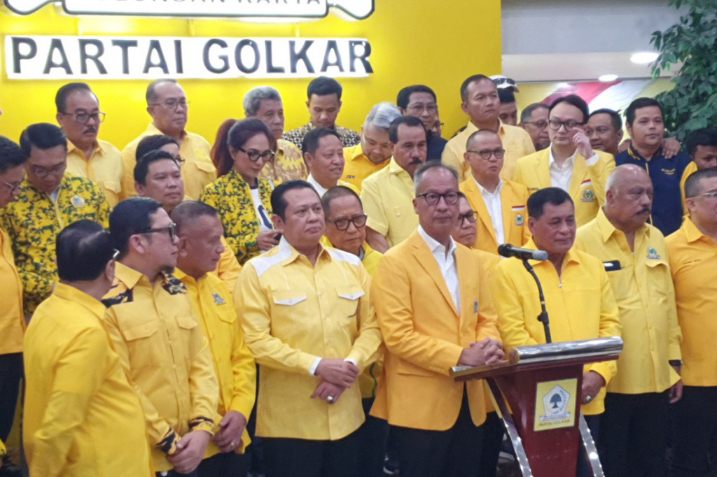 Wakil Ketua Umum (Waketum) Bidang Perekonomian Partai Golkar Agus Gumiwang Kartasasmita terpilih sebagai pelaksana tugas (Plt) ketua umum Partai Golkar. Keputusan ini diambil pada rapat pleno yang diikuti ratusan pengurus Dewan Pimpinan Pusat (DPP) Partai Golkar.