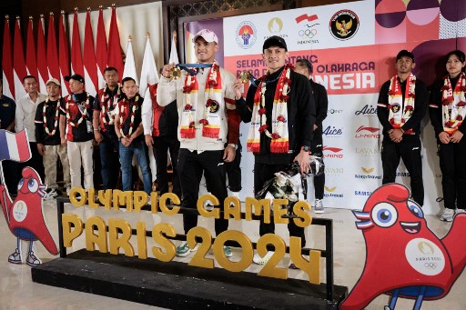 Kedatangan Veddriq Leonardo dan Rizki Juniansyah diikuti atlet angkat besi (lifter) putri Nurul Akmal dan atlet panjat tebing putri Rajiah Sallsabillah serta pelatih tiba melalui Terminal VVIP Bandara Internasional Soekarno-Hatta (Soeta) sekitar pukul 22.55 WIB.