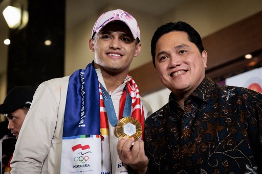 Kedatangan mereka disambut langsung oleh Menteri BUMN Erick Thohir, Menteri Pemuda dan Olahraga (Menpora) Dito Ariotedjo, Ketua Umum Federasi Panjat Tebing Indonesia (FPTI) Yenny Wahid, dan Ketua Umum Pengurus Besar Persatuan Angkat Besi Seluruh Indonesia (PB PABSI) Rosan Perkasa Roeslani.