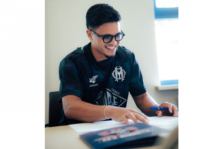 Pemain Timnas Indonesia Ragnar Oratmangoen resmi melanjutkan karier bersama FC Dender dari Belgian Pro League dengan kontrak sampai 2026.
