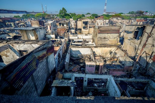 Berdasarkan pendataan sementara, sebanyak 3.019 jiwa dari 1.050 keluarga yang sudah mengungsi ke tempat lebih aman. Lokasi pengungsian saat ini ada di pergudangan Infinia, Jalan Minangkabau, Masjid Al Falah di RW 07, parkiran Stasiun KA Bandara Manggarai dan SDN 05 Manggarai di RW 09.