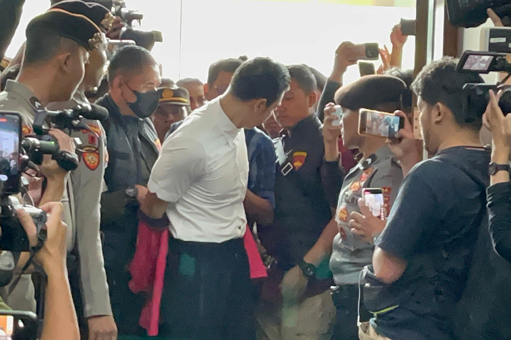 Jaksa pada Kejaksaan Agung (Kejagung) membeberkan keterlibatan Harvey Moeis dan pengusaha Helena Lim dalam perkara itu. Keduanya disebut menerima uang ratusan miliar rupiah.