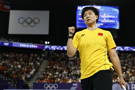 He Bing Jiao pertama kali menjadi terkenal dengan menjadi runner-up setelah mengalahkan Akane Yamaguchi di Kejuaraan Dunia Junior BWF 2014. Ia kembali menorehkan hasil itu di Olimpiade Pemuda (Youth Olympics) akhir tahun yang sama, di tanah kelahirannya di Nanjing, dengan mengalahkan Yamaguchi di final.
