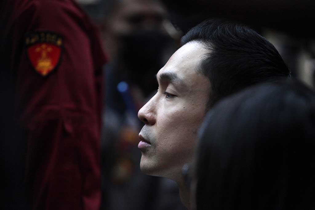 Atas perbuatannya, Harvey terancam pidana dalam Pasal 2 ayat (1) atau Pasal 3 juncto Pasal 18 Undang-Undang Nomor 31 Tahun 1999 tentang Pemberantasan Tindak Pidana Korupsi sebagaimana diubah dengan Undang-Undang Nomor 20 Tahun 2001 jo. Pasal 55 ayat (1) ke-1 KUHP dan Pasal 4 UU Nomor 8 Tahun 2010 tentang Pencegahan dan Pemberantasan TPPU.